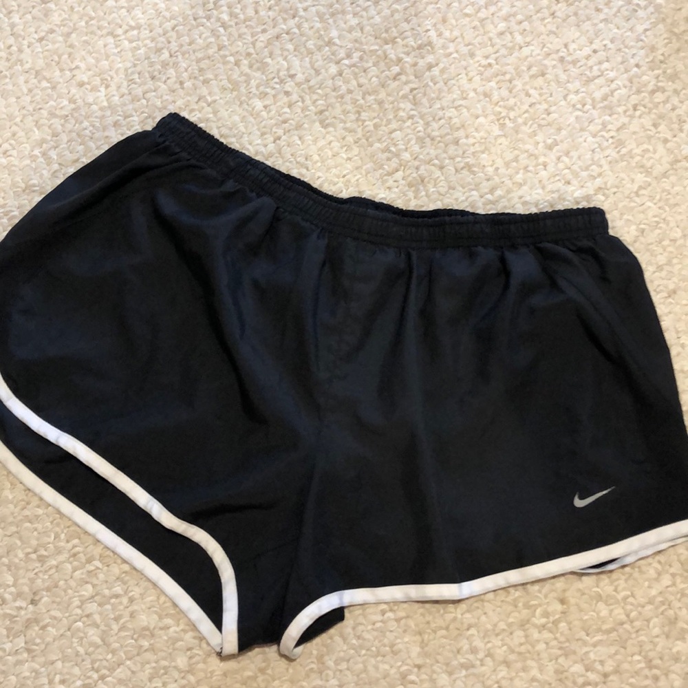 NIKE BLACK SHORTS